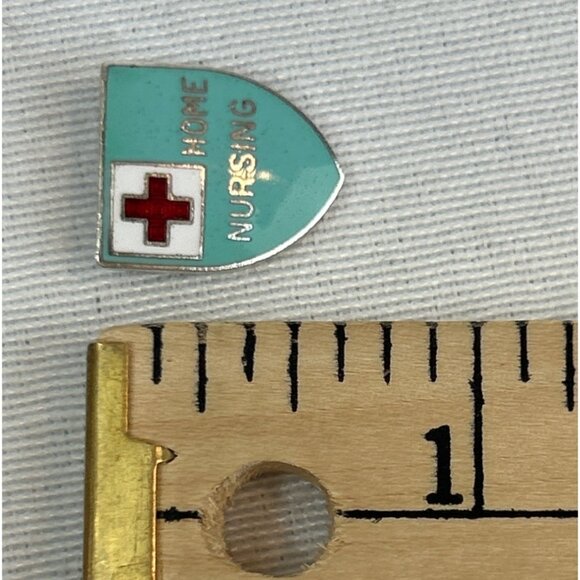 Vintage Home Nursing Shield Pin Badge Red Cross Design Turquoise Red Cross - Picture 5 of 5